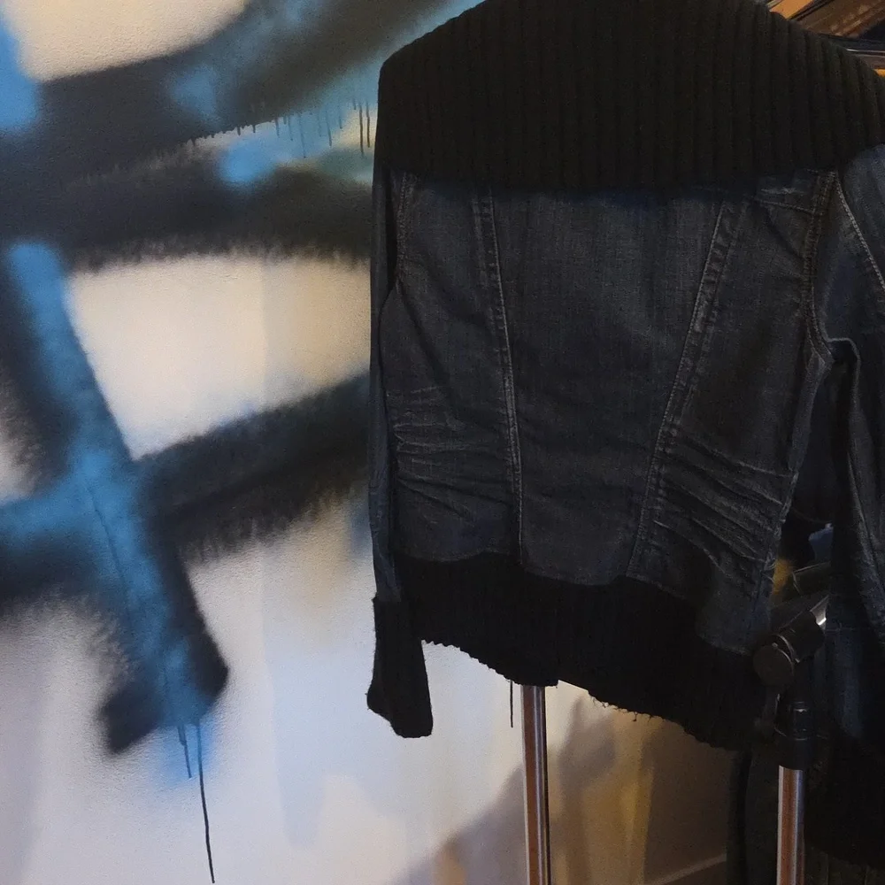 Jean Jacket With Sweater Edging - Picture 4 of 14